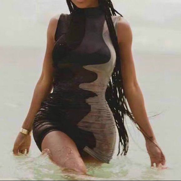 Mini lace dress - Picture 2 of 4